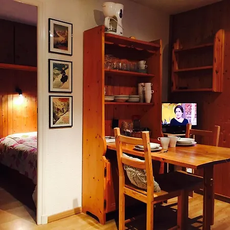 Jade Apartman *